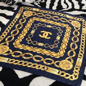 ✨ CHANEL Paris scarf